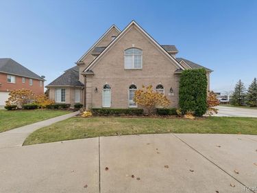 74 SAND BAR Lane , Detroit, MI 48214