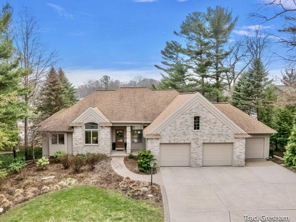 15462 Oak Point Drive, Spring Lake, MI 49456
