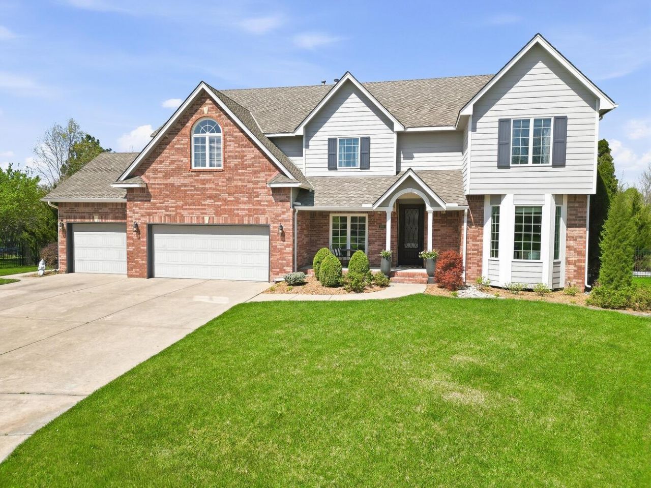 109 N Chelmsford Ct, Wichita, KS 67230 Main Photo