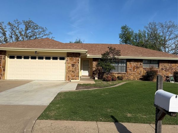 2524 Centre Road , Bartlesville, OK 74003