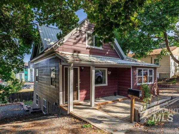 212 E Henley St., Moscow, ID 83843