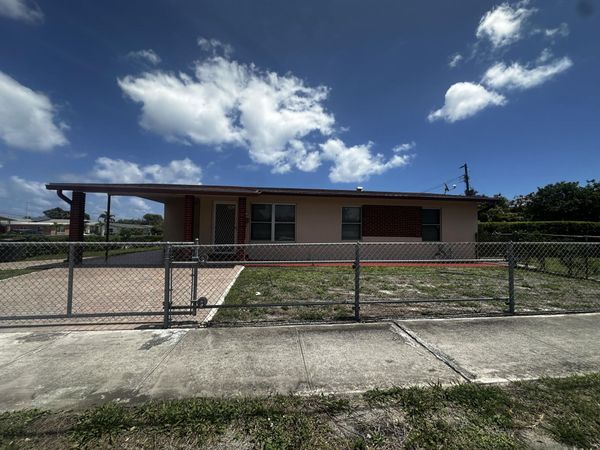 3500 Lake Avenue, West Palm Beach, FL 33405