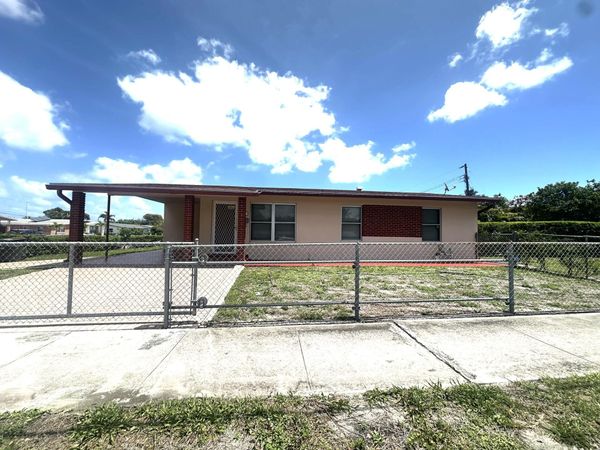 3500 Lake Avenue, West Palm Beach, FL 33405