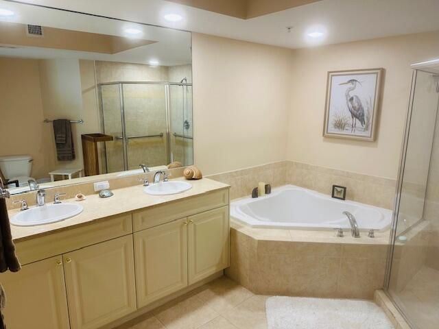 975 NW Flagler Avenue, Unit 403, Stuart, FL 34994 Photo