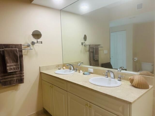 975 NW Flagler Avenue, Unit 403, Stuart, FL 34994 Photo