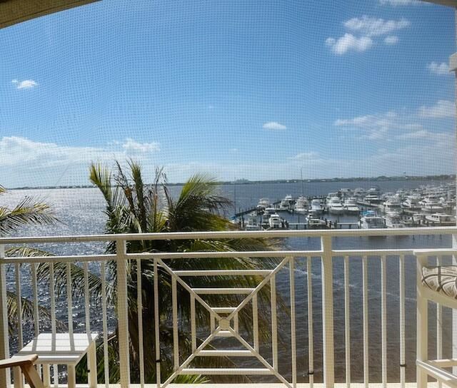 975 NW Flagler Avenue, Unit 403, Stuart, FL 34994 Photo