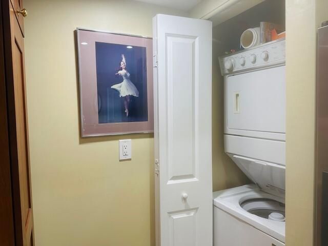 975 NW Flagler Avenue, Unit 403, Stuart, FL 34994 Photo