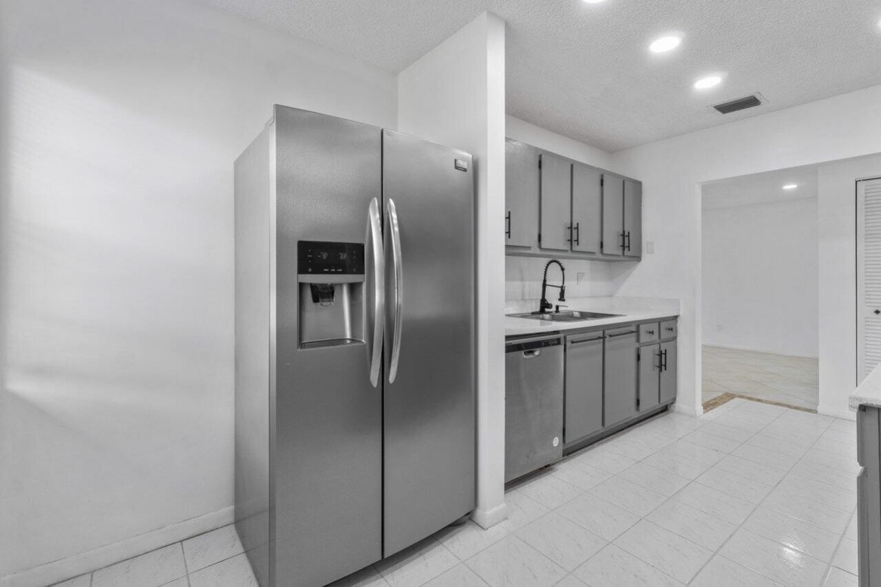 1620 Granfern Avenue, Unit 1620, West Palm Beach, FL 33415 Photo