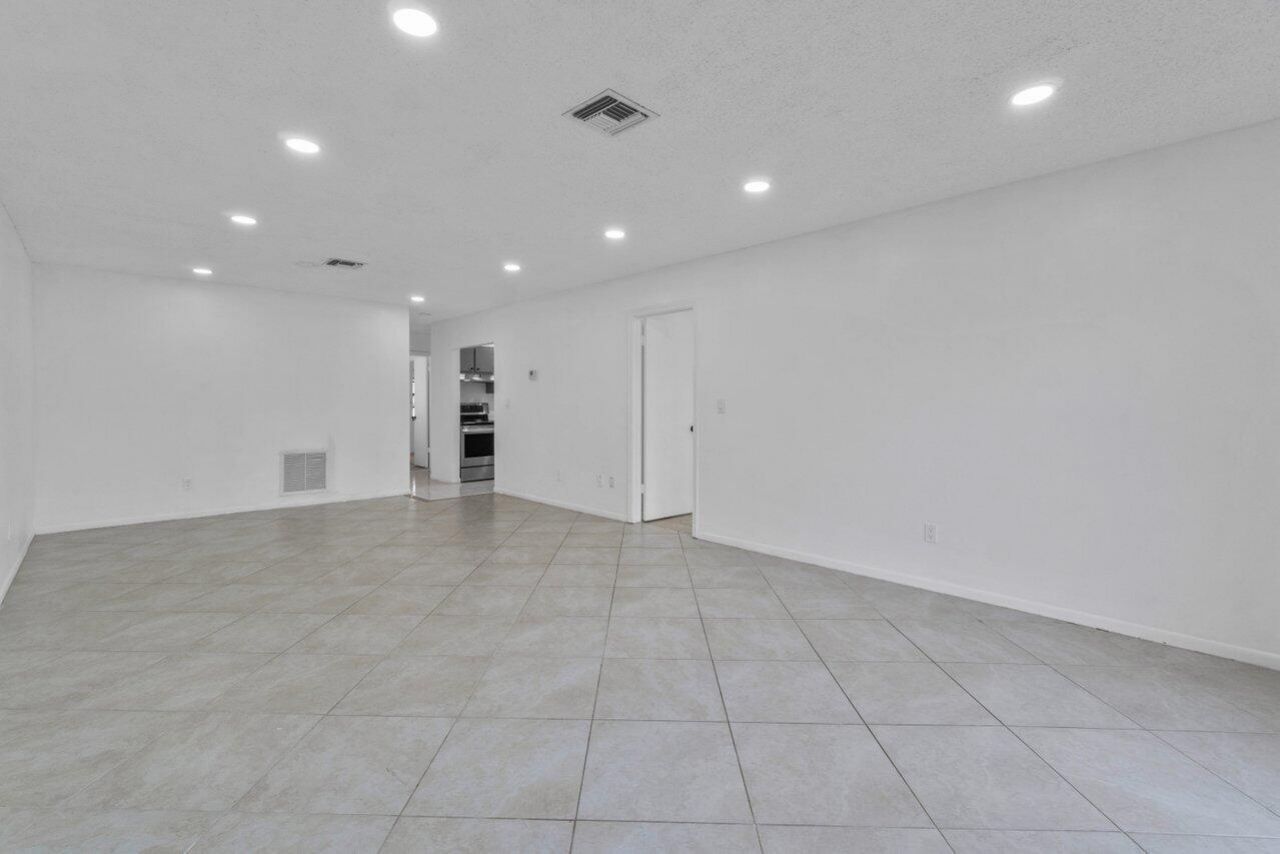 1620 Granfern Avenue, Unit 1620, West Palm Beach, FL 33415 Photo