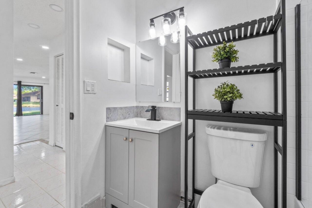 1620 Granfern Avenue, Unit 1620, West Palm Beach, FL 33415 Photo