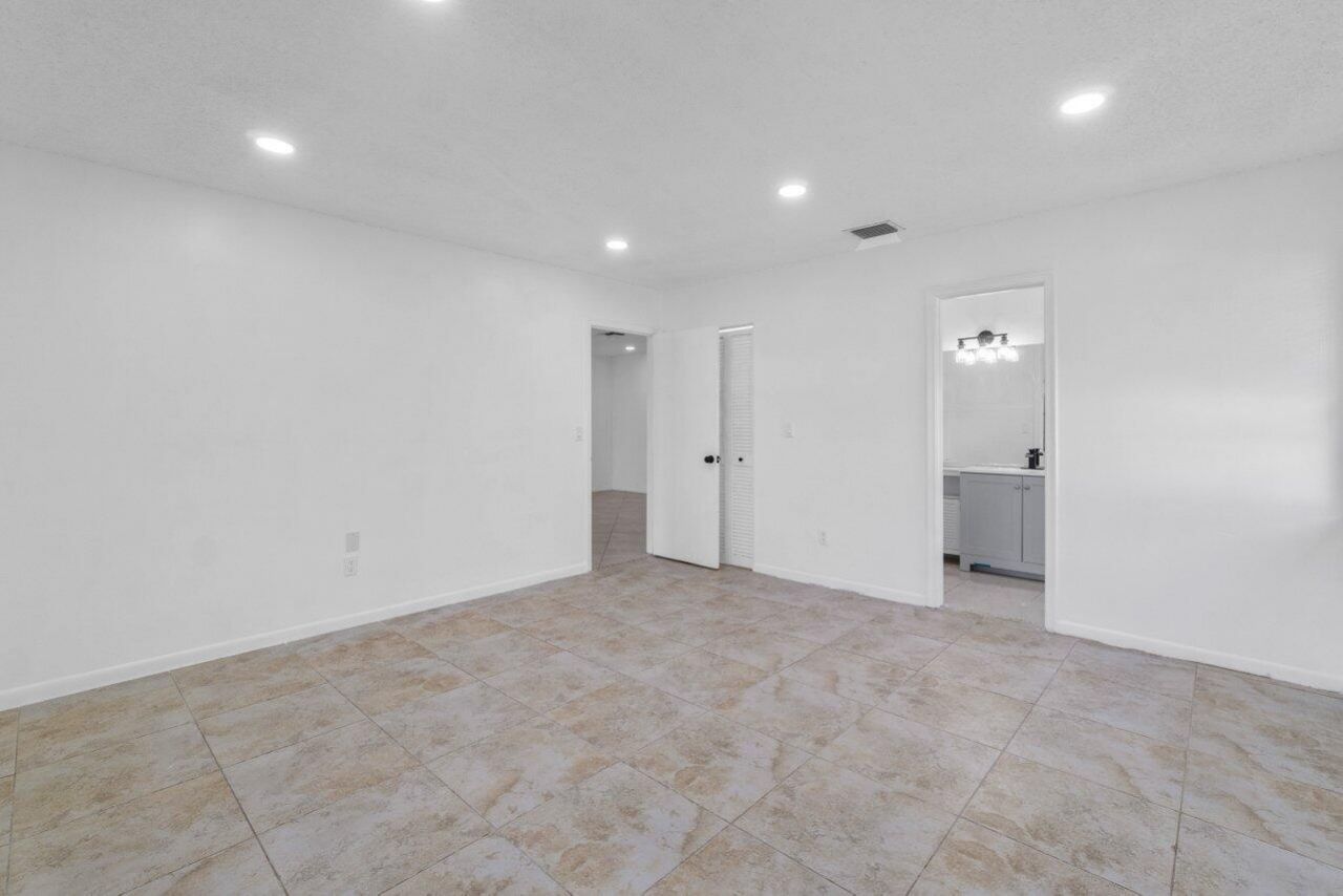 1620 Granfern Avenue, Unit 1620, West Palm Beach, FL 33415 Photo