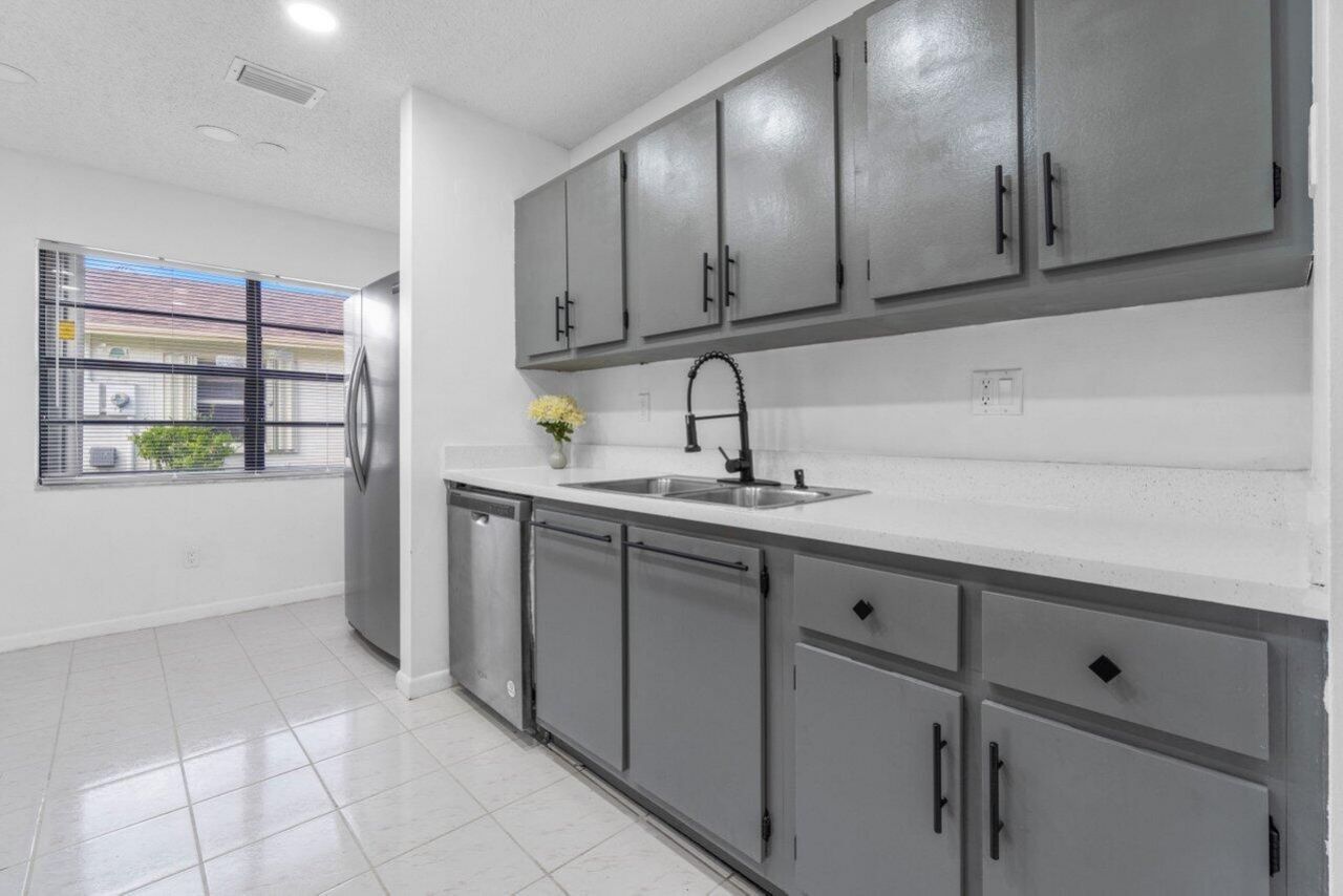 1620 Granfern Avenue, Unit 1620, West Palm Beach, FL 33415 Photo