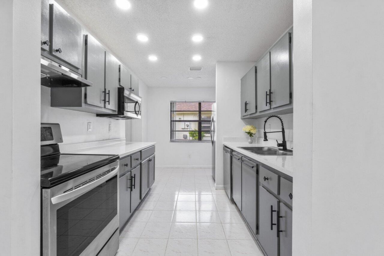 1620 Granfern Avenue, Unit 1620, West Palm Beach, FL 33415 Photo
