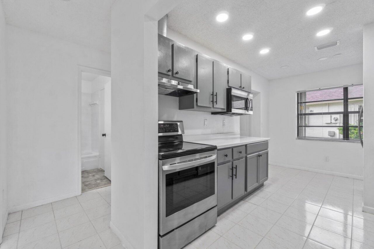 1620 Granfern Avenue, Unit 1620, West Palm Beach, FL 33415 Photo