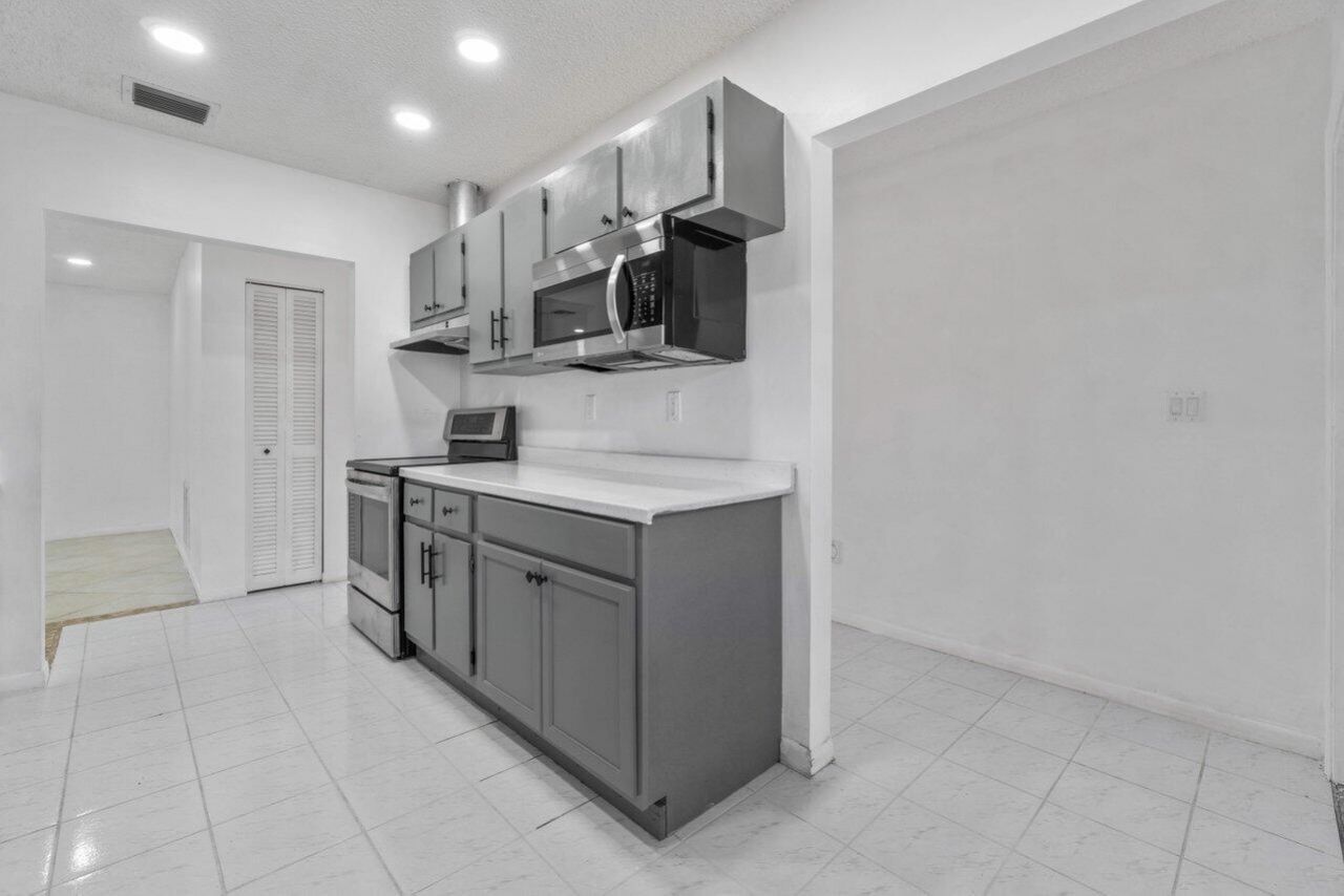 1620 Granfern Avenue, Unit 1620, West Palm Beach, FL 33415 Photo
