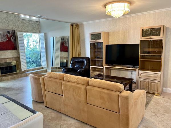 6075 Glendale Drive, Boca Raton, FL 33433