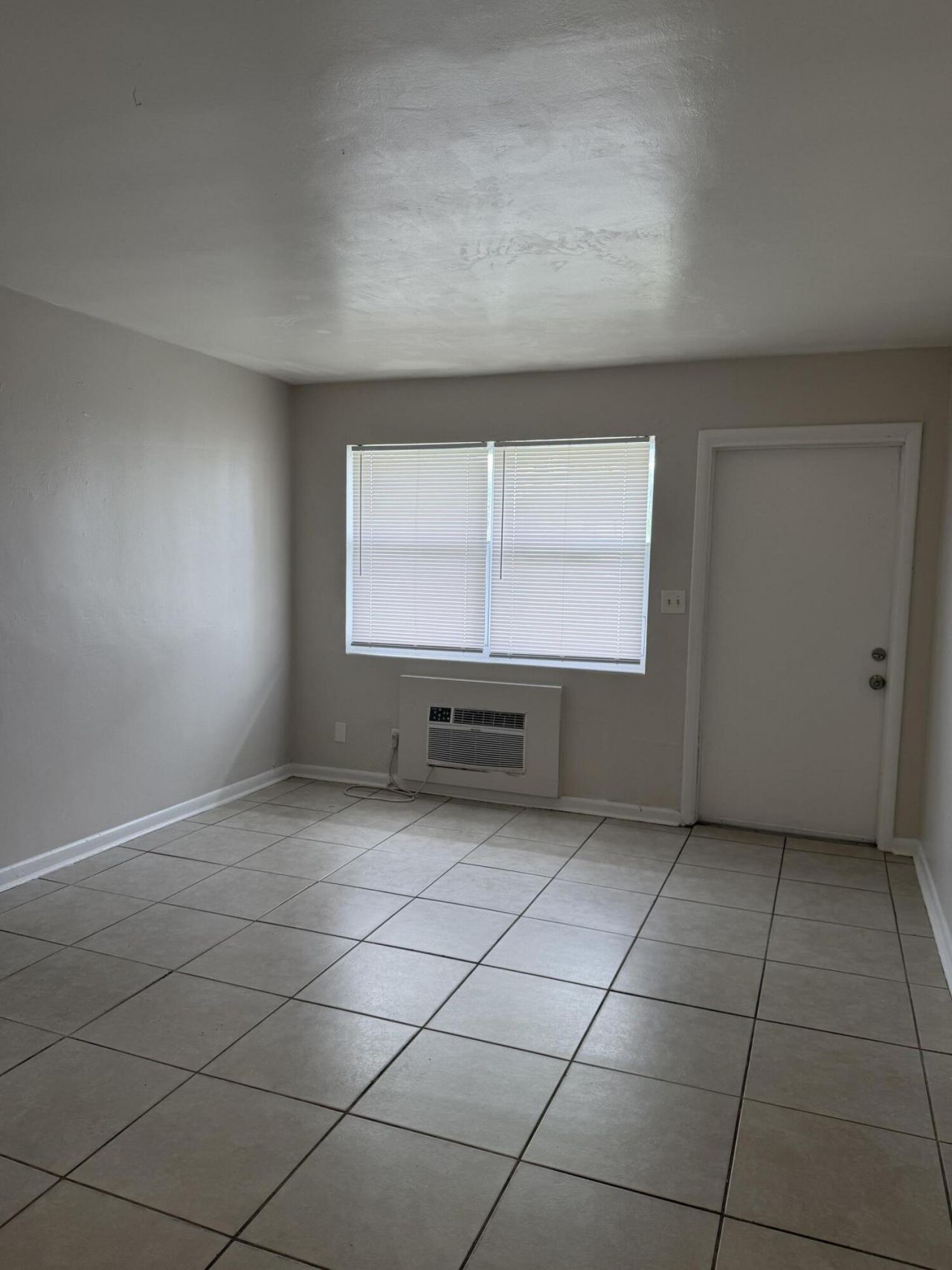 520 W Blue Heron Boulevard, Unit 1, Riviera Beach, FL 33404 Photo
