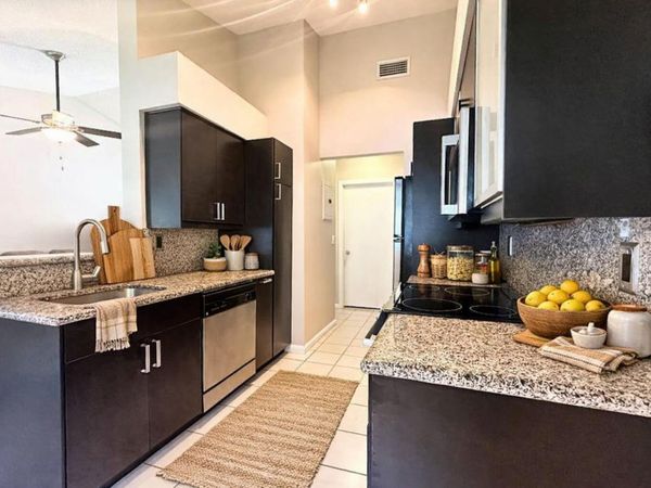 9202 NW 9th Place, Plantation, FL 33324