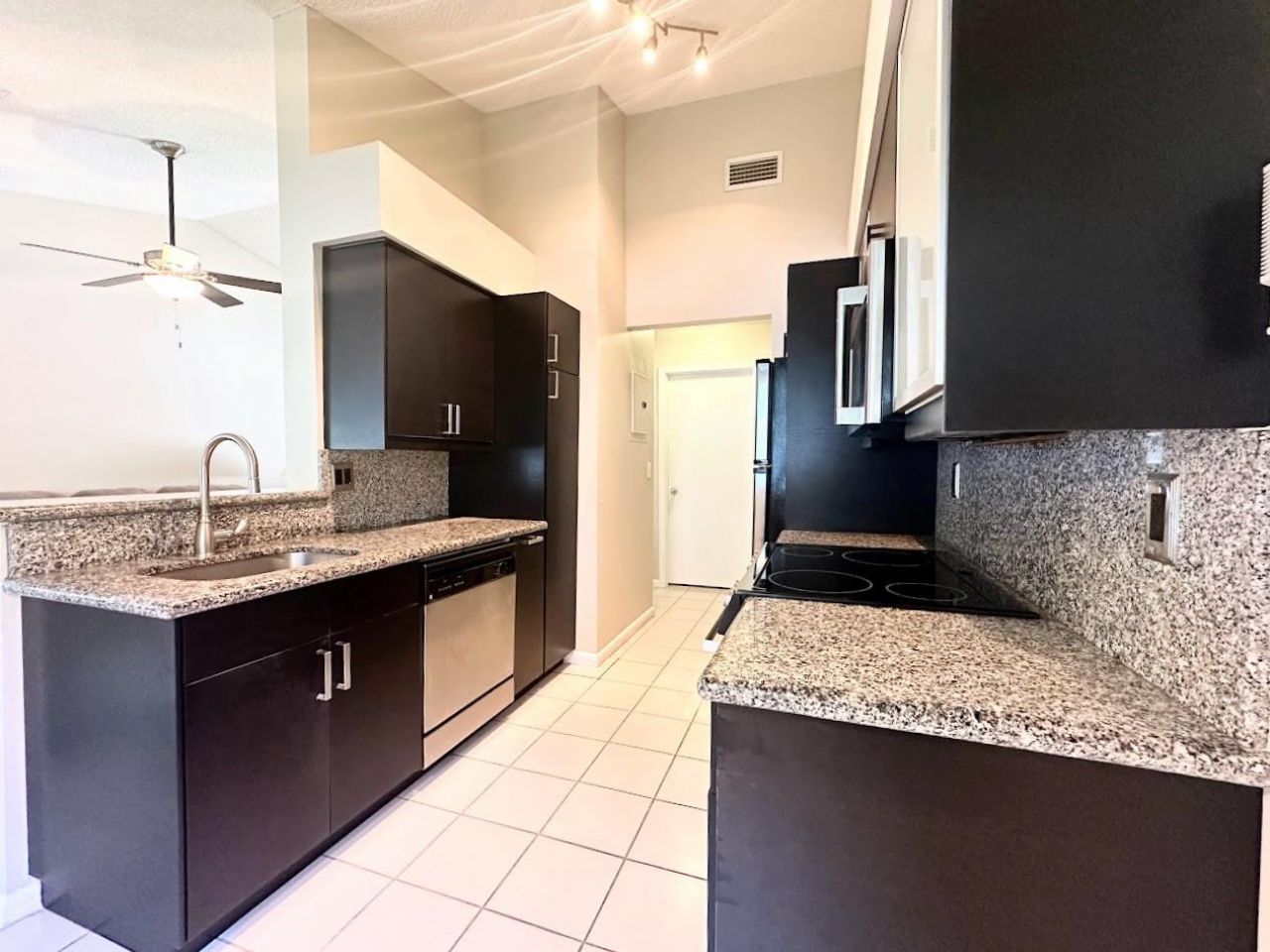 9202 NW 9th Place, Plantation, FL 33324 Photo