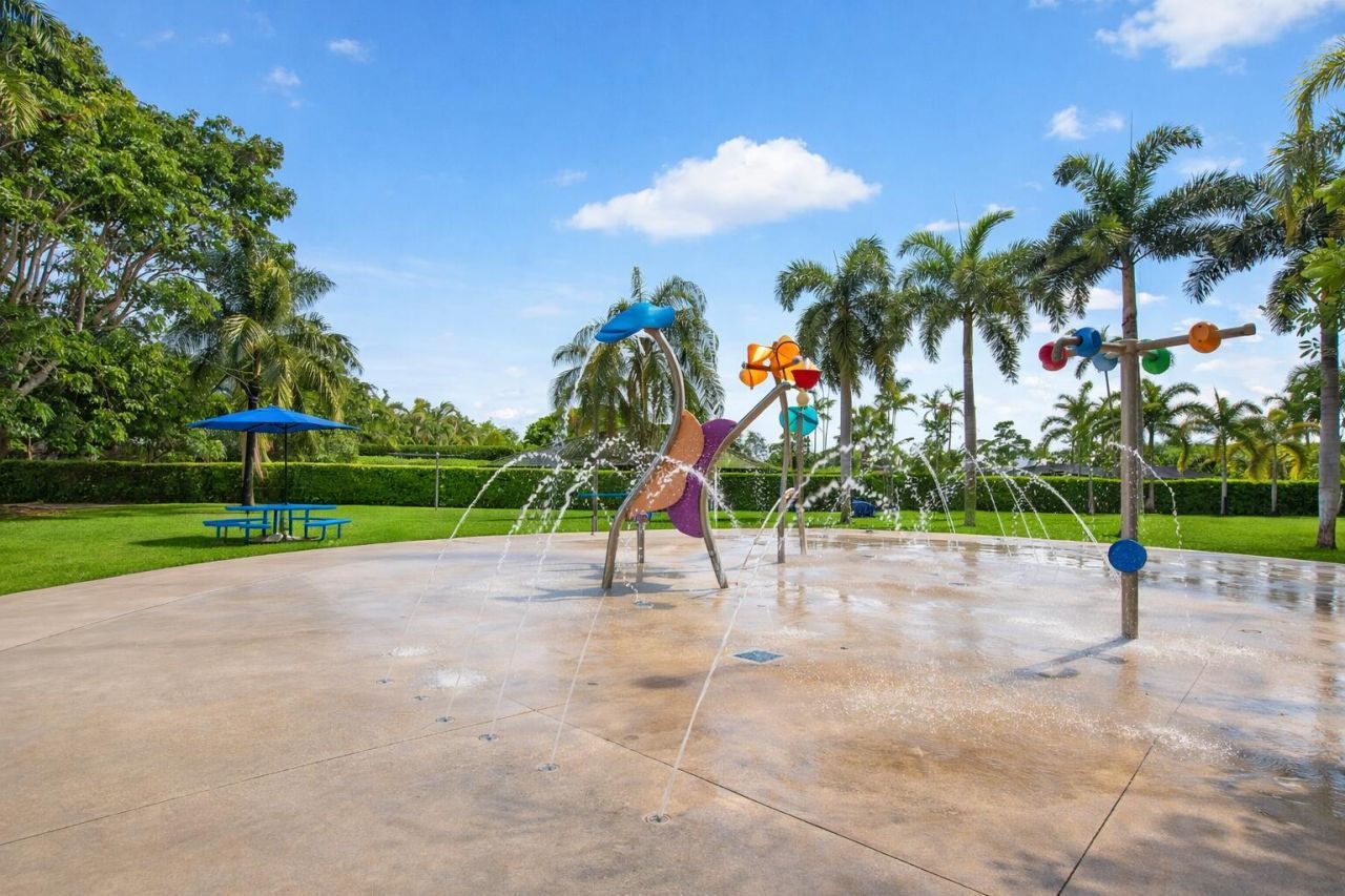 423 Pine Tree Court, Unit 23, Atlantis, FL 33462 Photo