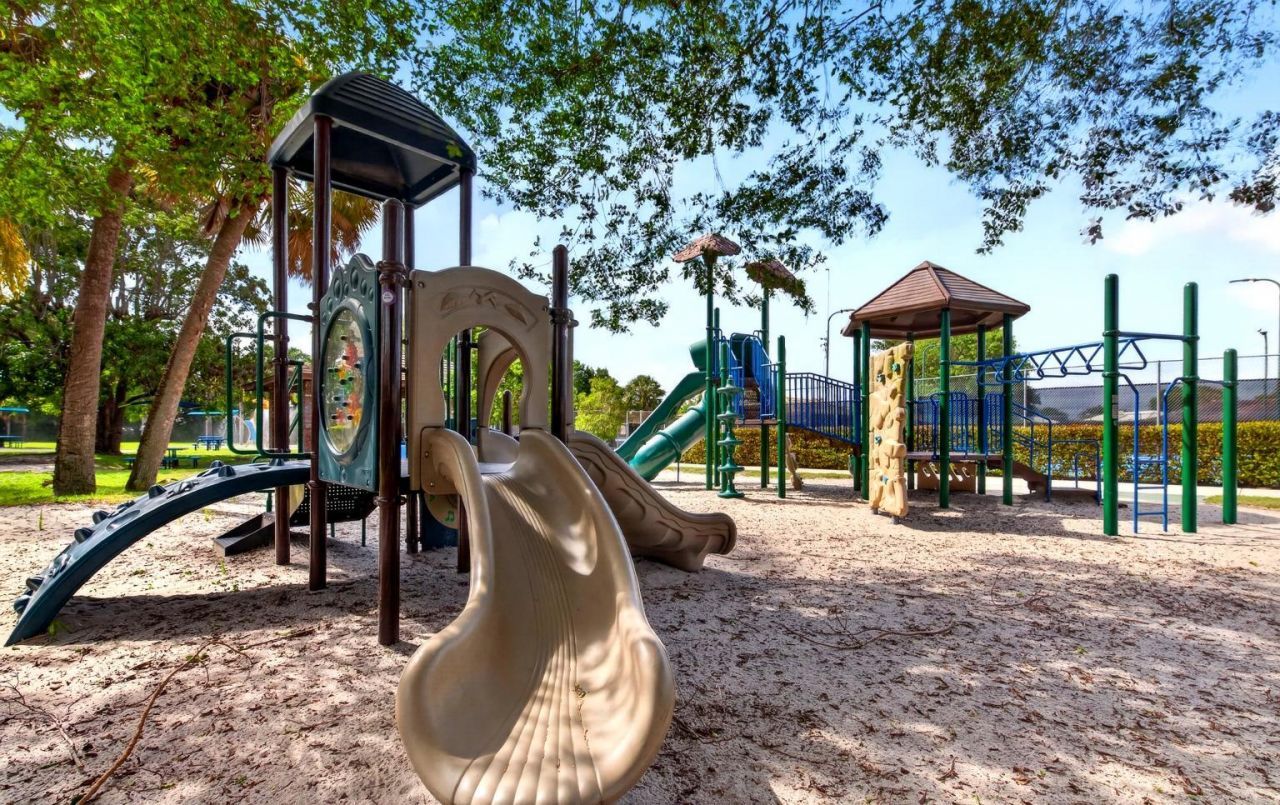 423 Pine Tree Court, Unit 23, Atlantis, FL 33462 Photo