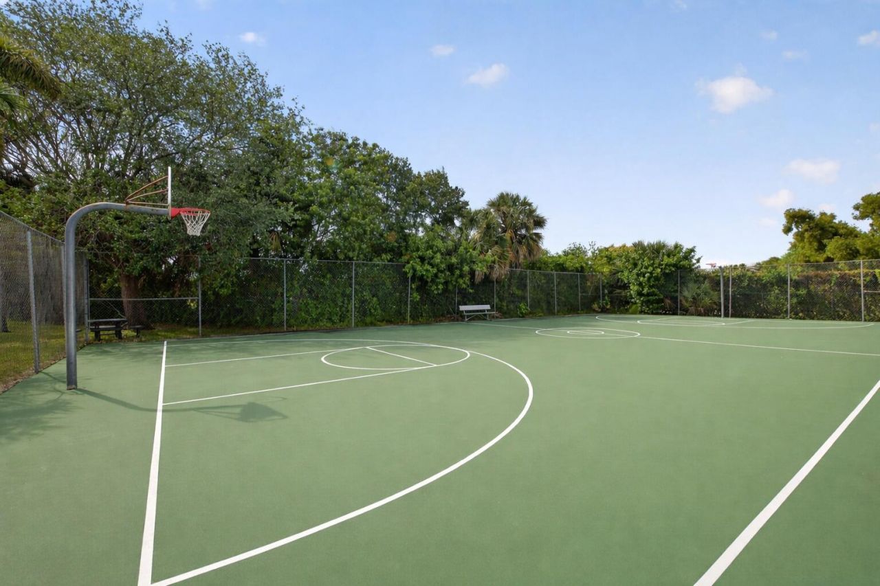 423 Pine Tree Court, Unit 23, Atlantis, FL 33462 Photo