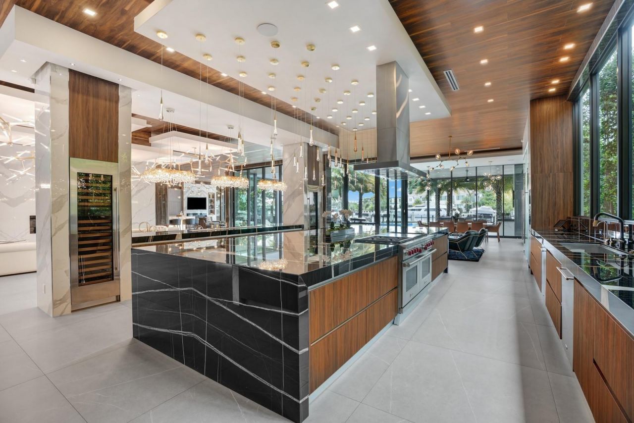 671 Middle River Drive, Fort Lauderdale, FL 33304 Photo