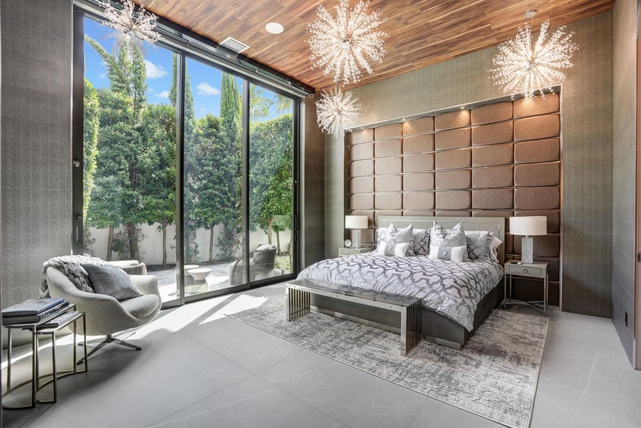 671 Middle River Drive, Fort Lauderdale, FL 33304 Photo