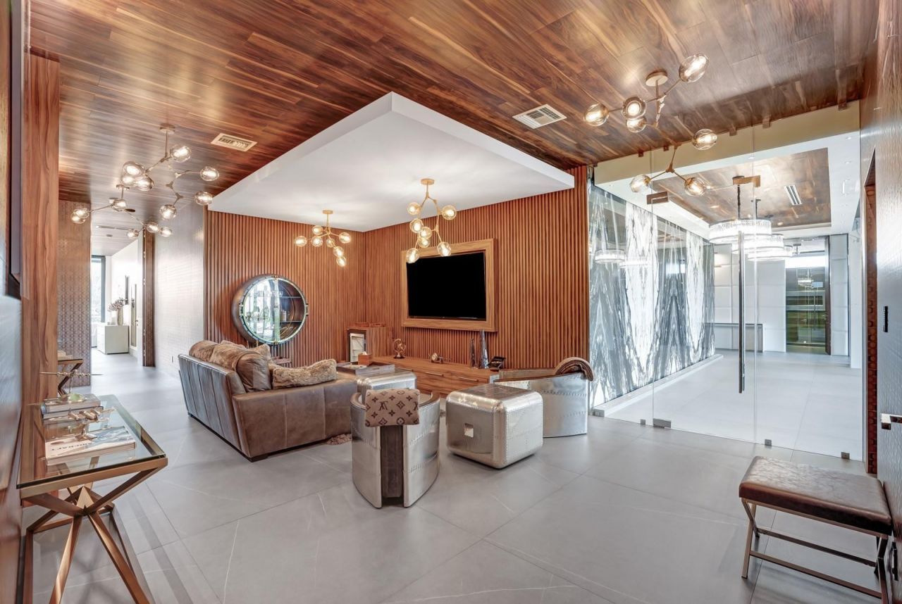 671 Middle River Drive, Fort Lauderdale, FL 33304 Photo