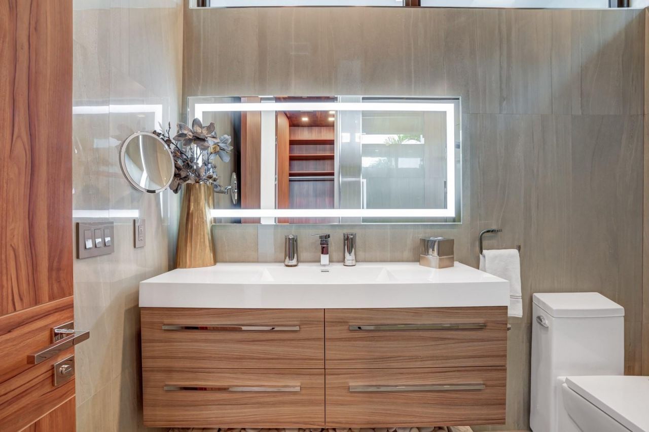 671 Middle River Drive, Fort Lauderdale, FL 33304 Photo