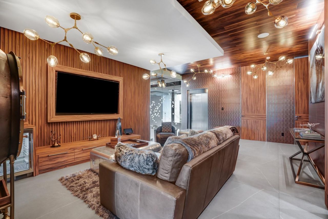 671 Middle River Drive, Fort Lauderdale, FL 33304 Photo