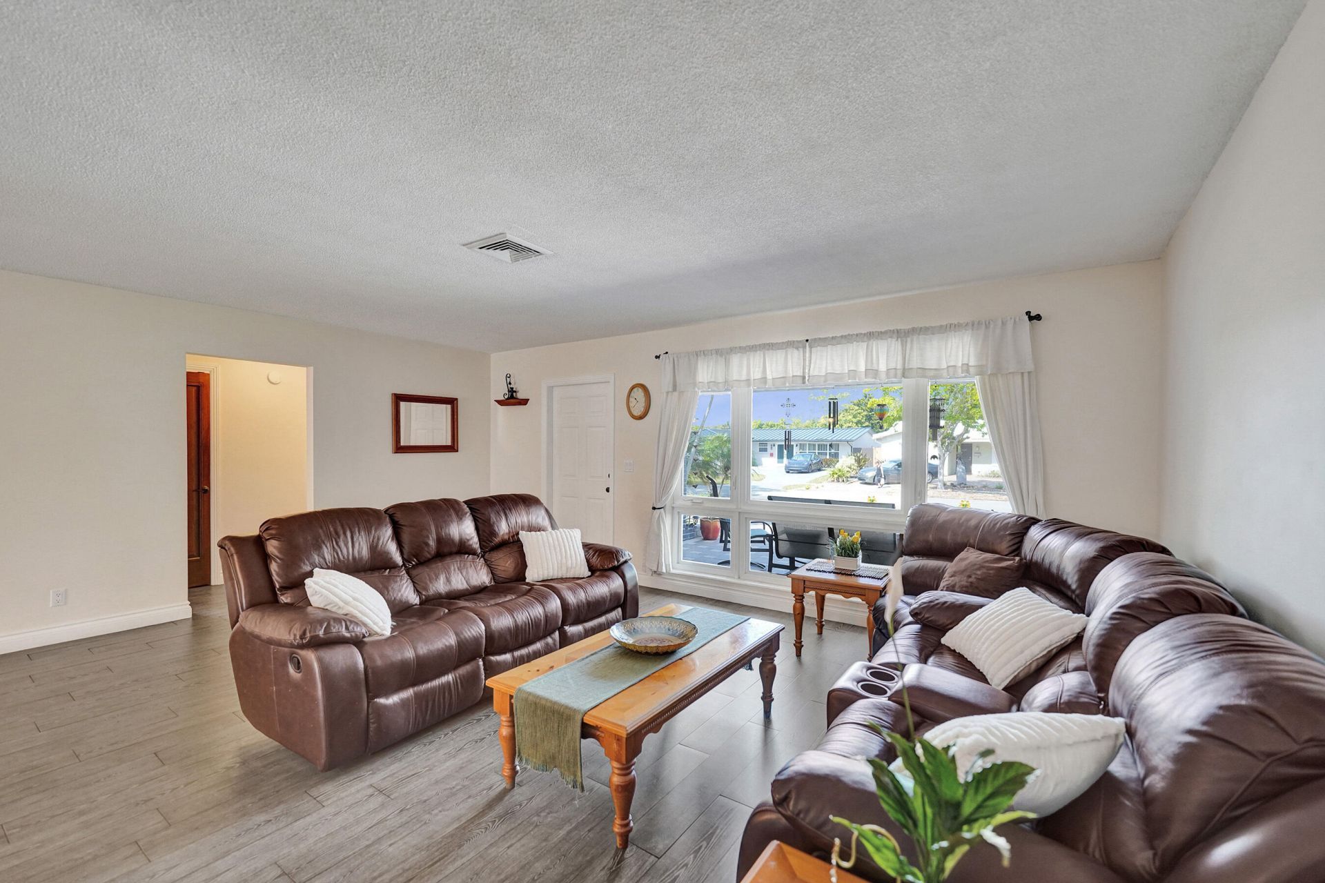 1921 N 49th Avenue, Hollywood, FL 33021 Photo