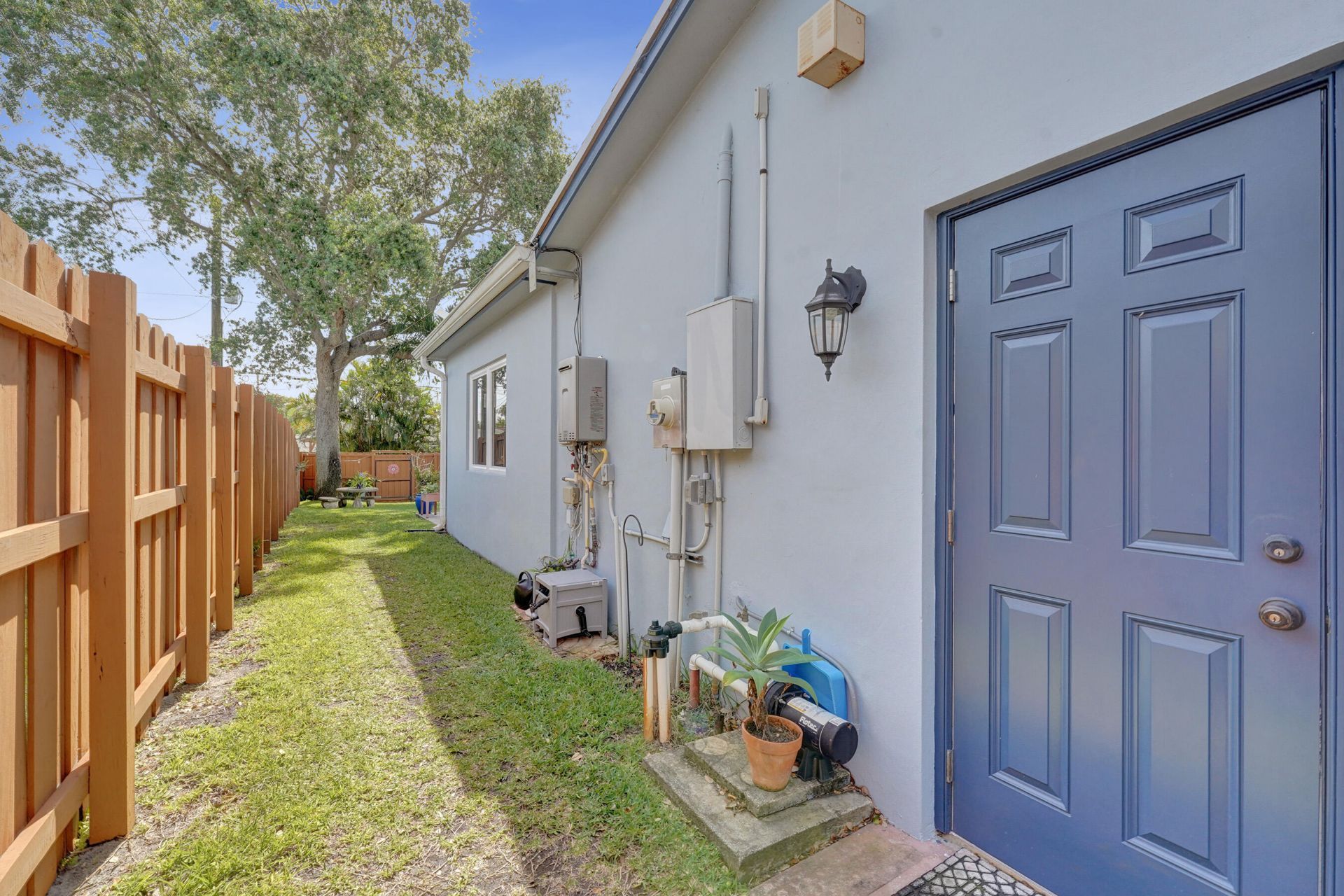 1921 N 49th Avenue, Hollywood, FL 33021 Photo