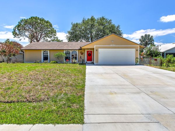 1092 SW Alcantarra Boulevard, Port St. Lucie, FL 34953