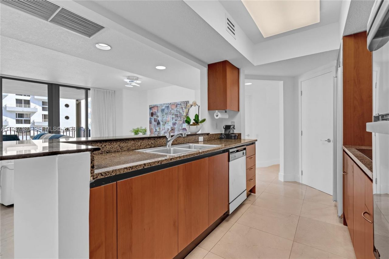 1500 Ocean Dr, Unit 505, Miami Beach, FL 33139 Photo