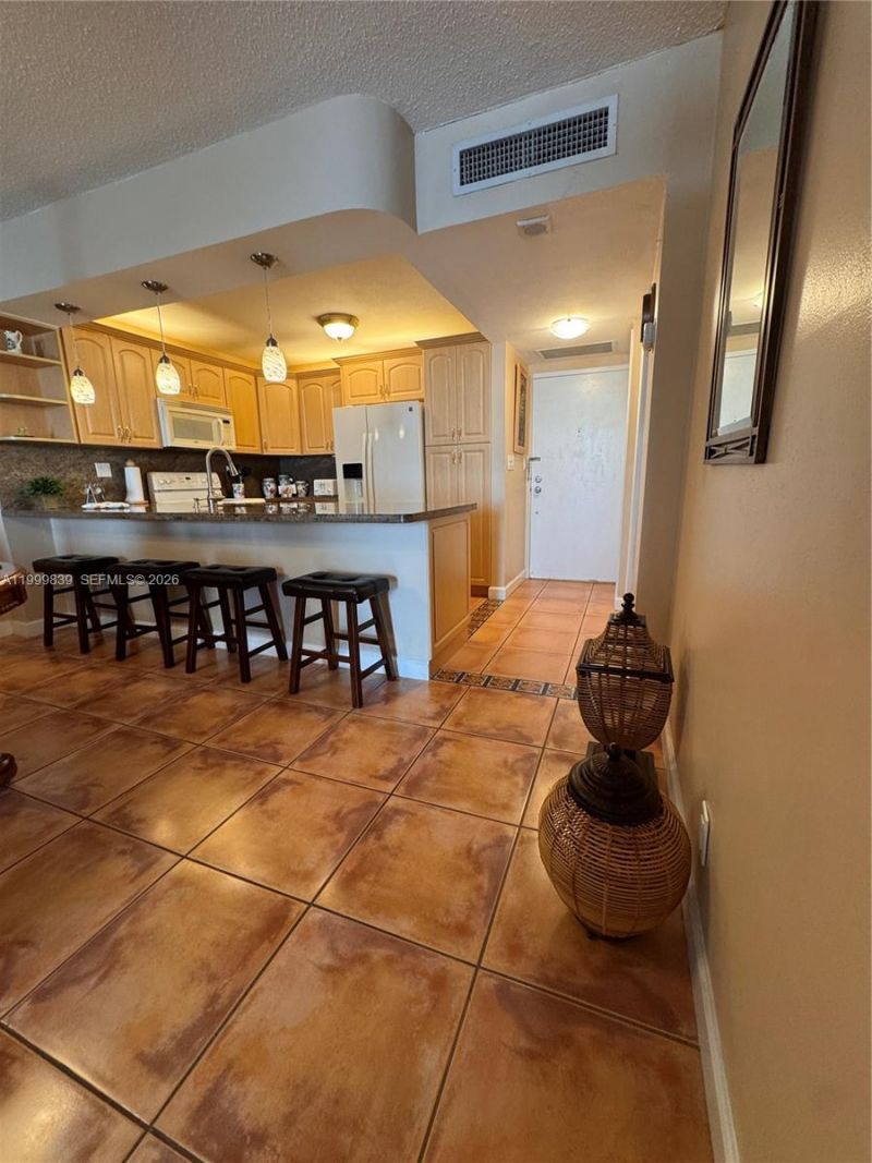 3725 S Ocean Dr, Unit 421, Hollywood, FL 33019 Photo