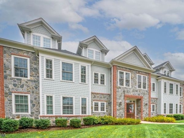 29 Euclid Ave, Unit 202, Summit, NJ 07901