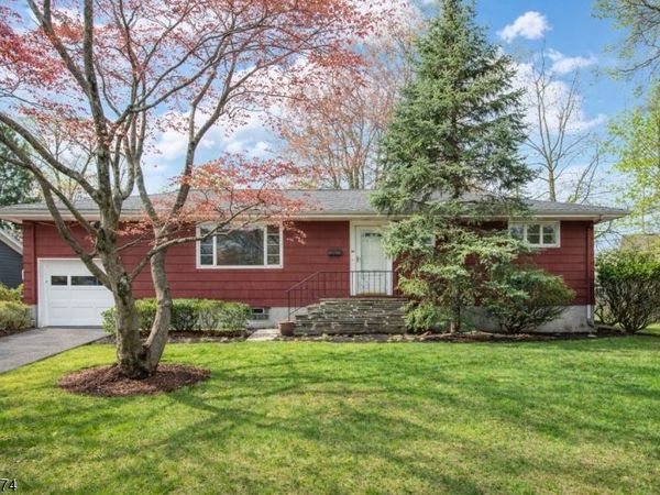 10 Laurel Pl, West Caldwell, NJ 07006