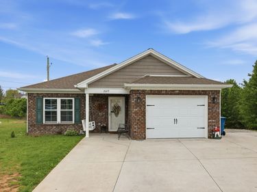 2017 Lucille Rt Court, Lawrenceburg, KY 40342