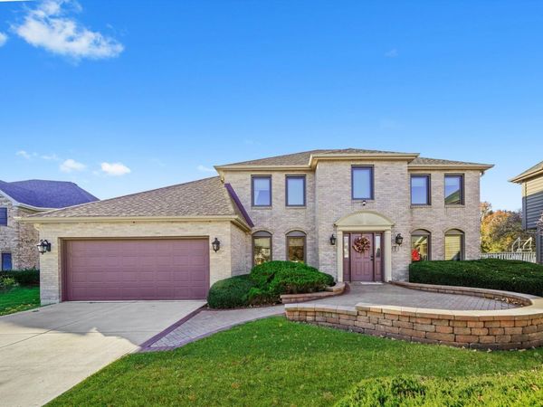 18 Newgate Avenue , Naperville, IL 60565