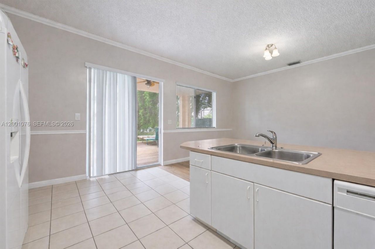 690 SE 30th Dr, Homestead, FL 33033 Photo