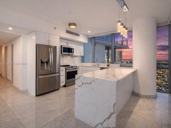 92 SW 3rd St , Unit 4310, Miami, FL 33130