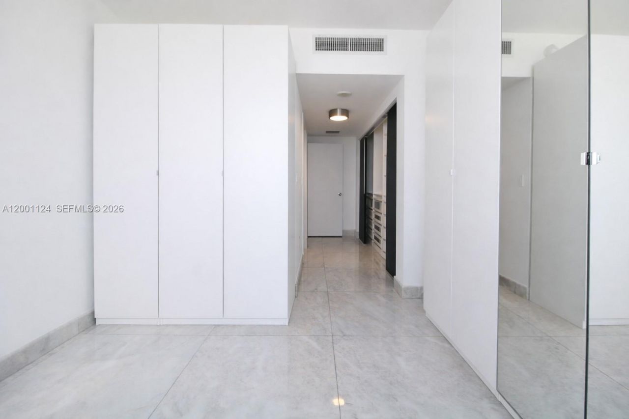 92 SW 3rd St, Unit 4310, Miami, FL 33130 Photo