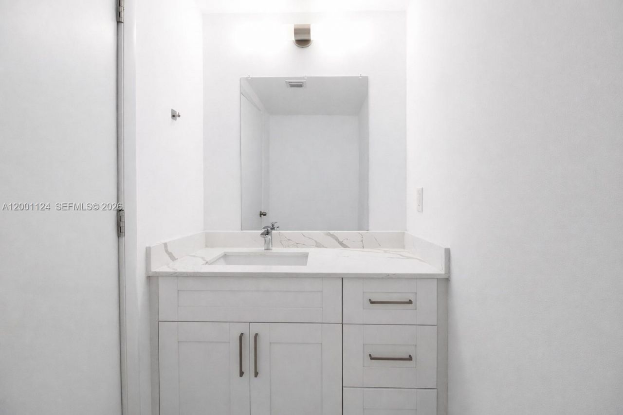 92 SW 3rd St, Unit 4310, Miami, FL 33130 Photo