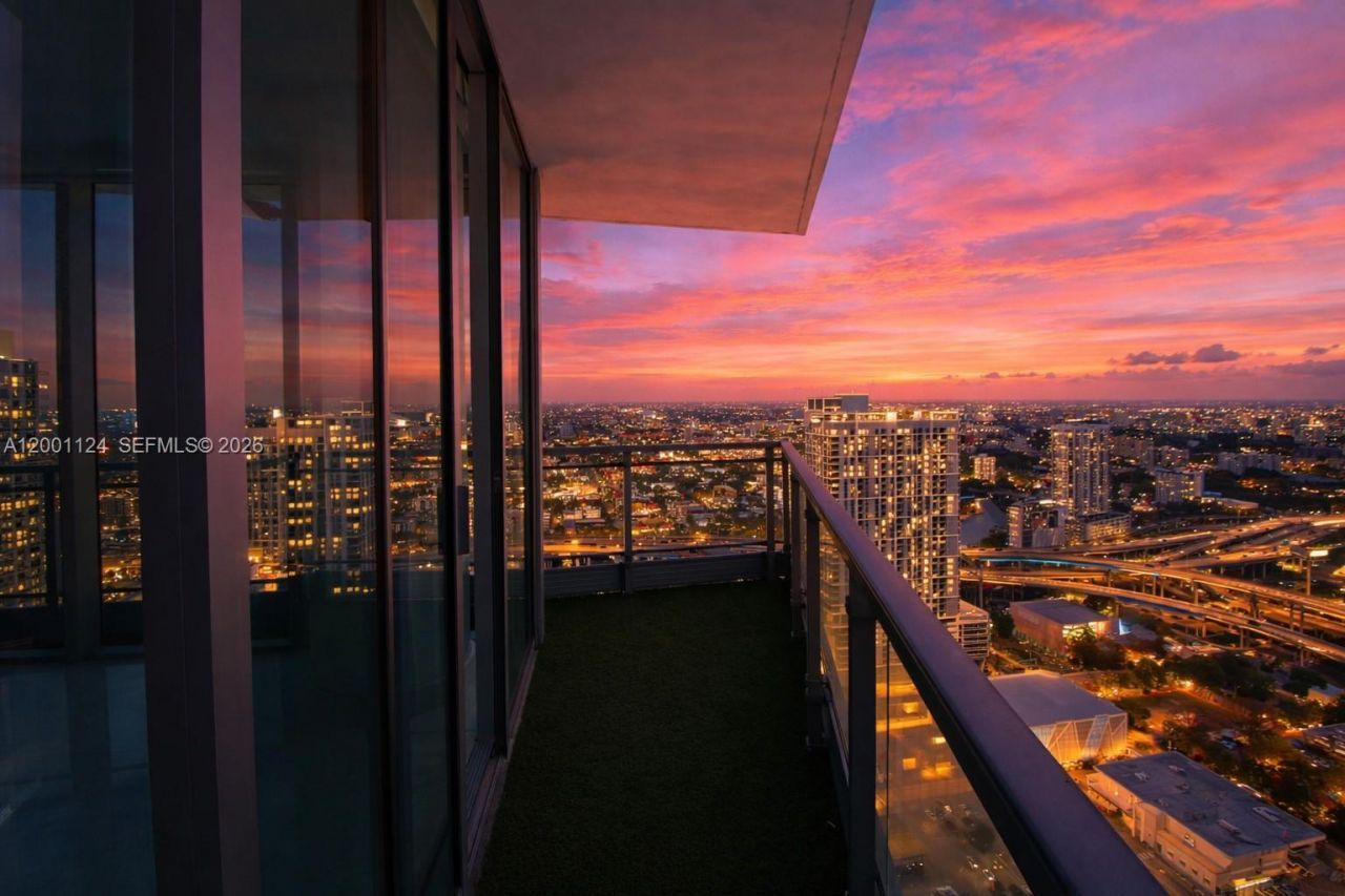 92 SW 3rd St, Unit 4310, Miami, FL 33130 Photo