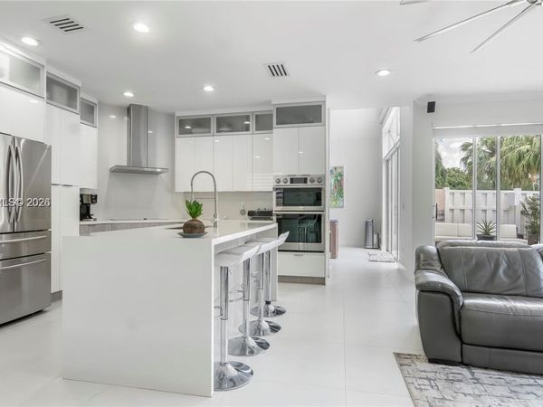 321 SW 194th Ave , Pembroke Pines, FL 33029