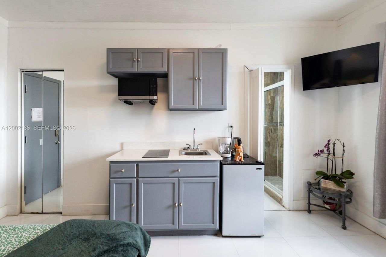 335 Ocean Dr, Unit 120, Miami Beach, FL 33139 Photo