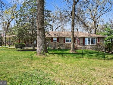 6010 EYSTER AVENUE, SPRING GROVE, PA 17362