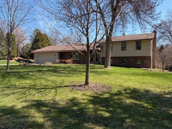 1120 Vagabond Lane N, Plymouth, MN 55447