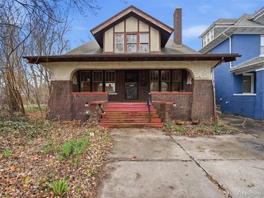 563 Chalmers Street , Detroit, MI 48215